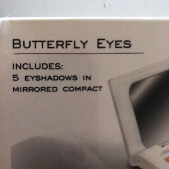 ME Makeover Essentials Lashing Out & Bonus Pallet - Picture 5 of 6